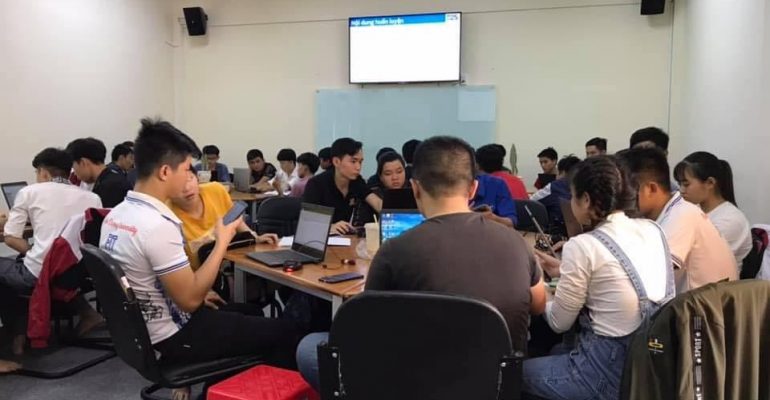 cong ty co phan r2s trien khai hoc ky doanh nghiep cho sinh vien cntt dai hoc binh duong 1